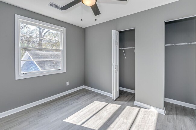 Building Photo - 4 Bedroom Glencliff Home With Garage