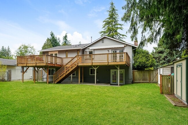 Building Photo - Charming 4 bed, 2.5 bath Lynnwood Home, $3...