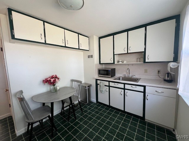 Building Photo - 302 Twin Elms Ln