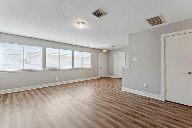 Building Photo - 19511 Fletcher Way Dr