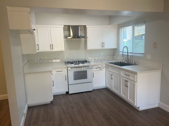 Building Photo - 5759 Lotus St