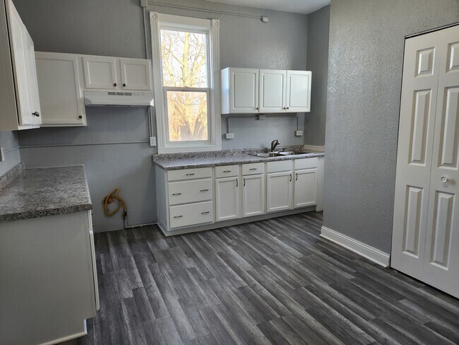 Building Photo - 7 National St