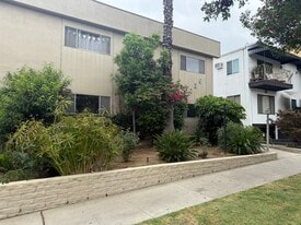 Building Photo - 1031 N Harper Ave