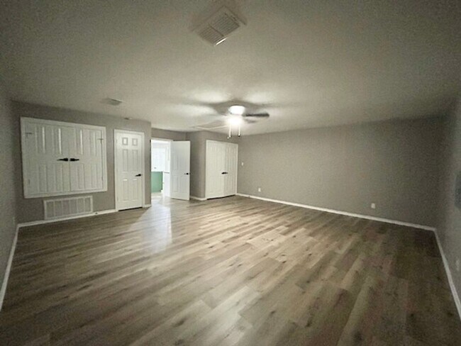 Building Photo - Lakeside Dream Home: Fully Remodeled 4BD/2BA Near Loop 323