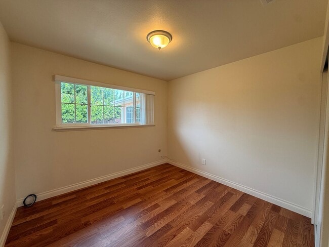 Building Photo - Spacious 3BR/2BA Home with A/C, Heat, Garage & Backyard in Imperial Beach!