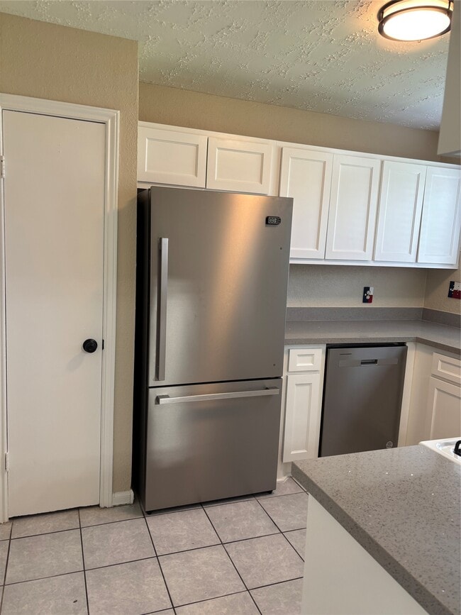 Building Photo - 1726 Oakwell Ln