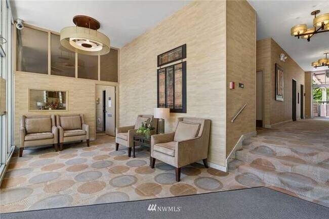 Building Photo - Light and Bright 1 bedroom 1 bath condo first hill