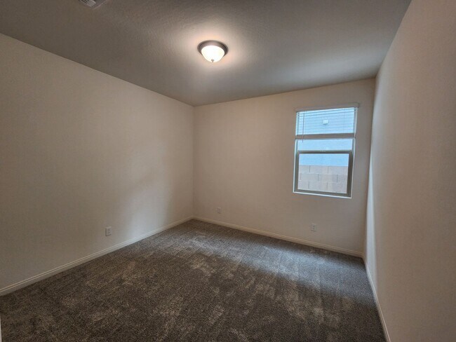 Building Photo - WOW Four Bedroom in North Summerlin!