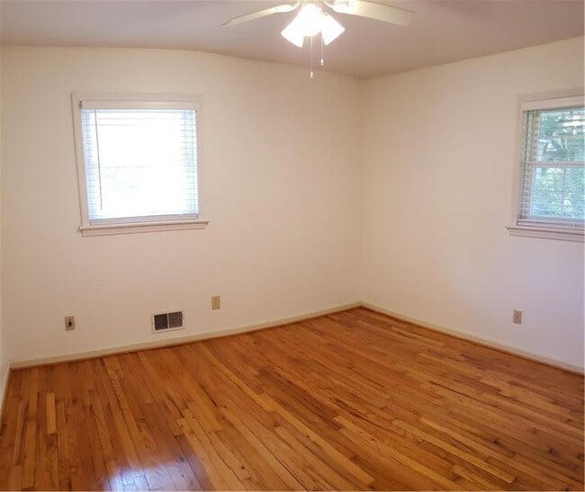 Building Photo - 3662 Rock Springs Dr