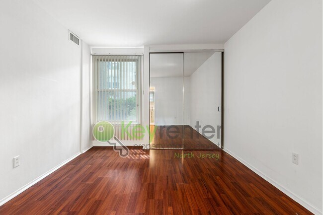 Building Photo - 456A River Road