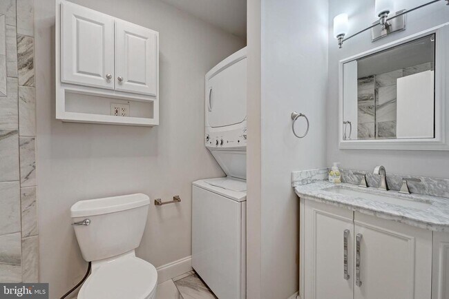Building Photo - 3120 Valley Dr