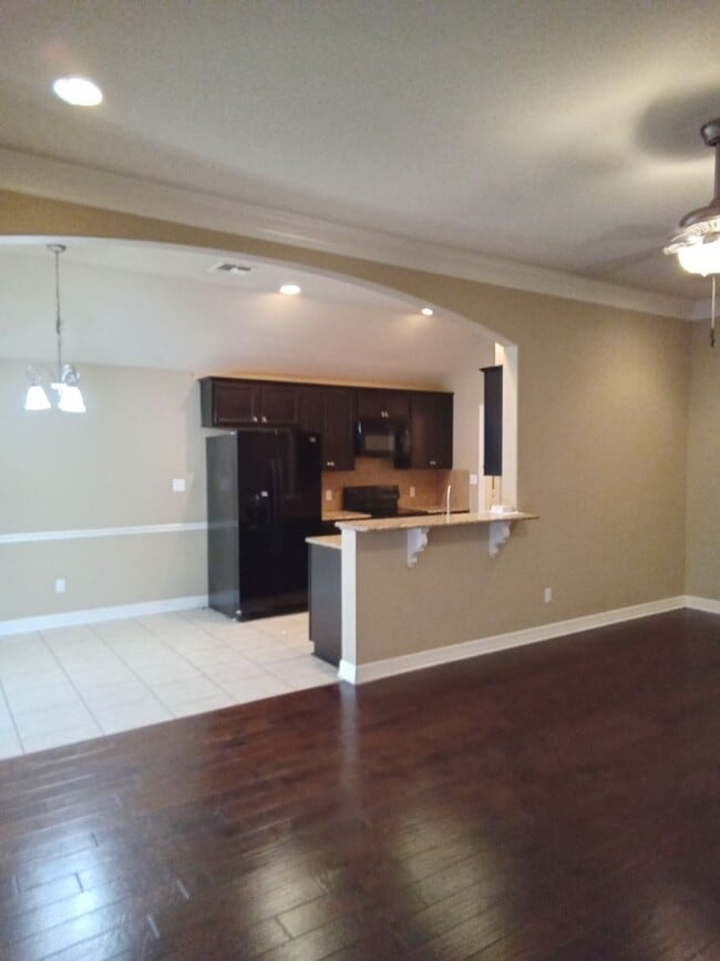 Building Photo - Savannah Place Dream Home