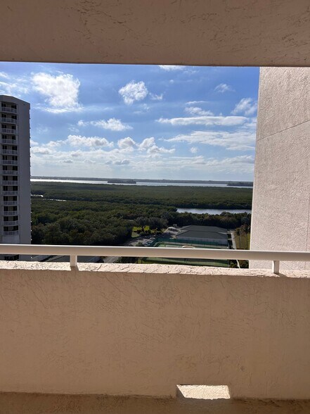 Building Photo - 5051 N Hwy A1A