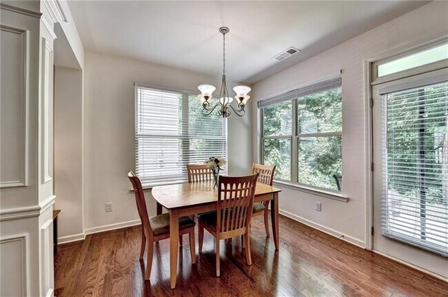 Building Photo - 5880 Vinyard Ln