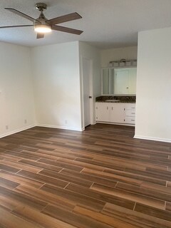 Building Photo - 228 E Greenfield Dr