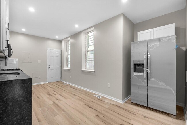 Building Photo - 232 N Patterson Park Ave