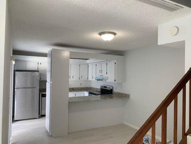 Building Photo - 2228 White Pine Cir