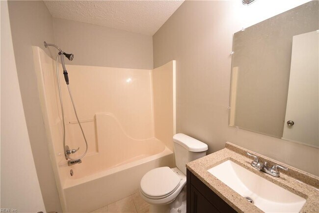 Building Photo - 1549 River Creek Crescent