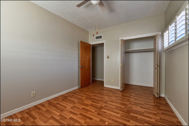 Building Photo - 5108 Paris Ave