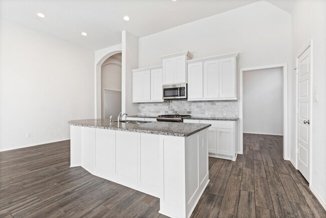 Building Photo - 4 Bedroom/3 Bath Kallinson Ranch Subdivision