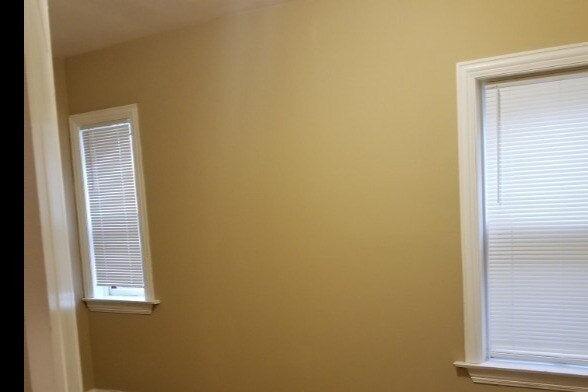 Building Photo - 638 E 92nd St