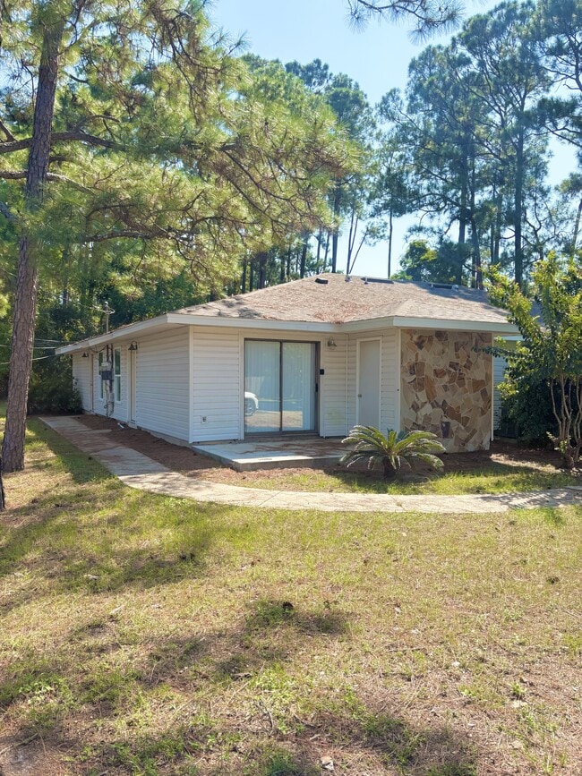 Building Photo - 1701 Paulding Ave