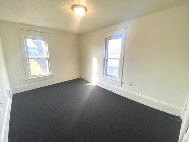 Building Photo - 1507 Garfield Ave SW