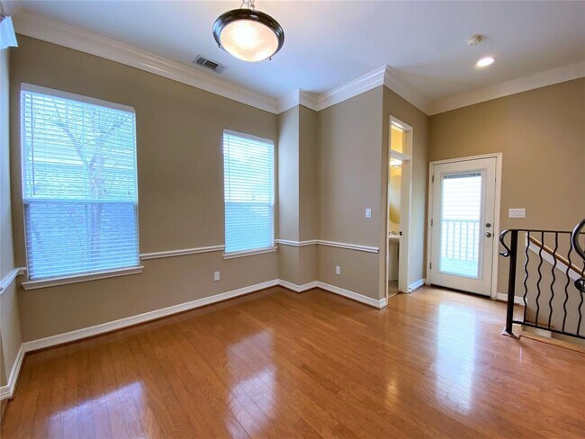 Building Photo - 5314 Blossom St