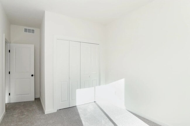 Building Photo - 5314-5316 Pinecrest