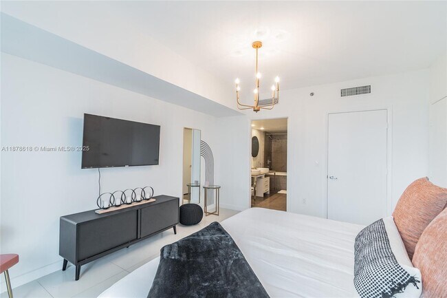 Building Photo - 485 Brickell Ave