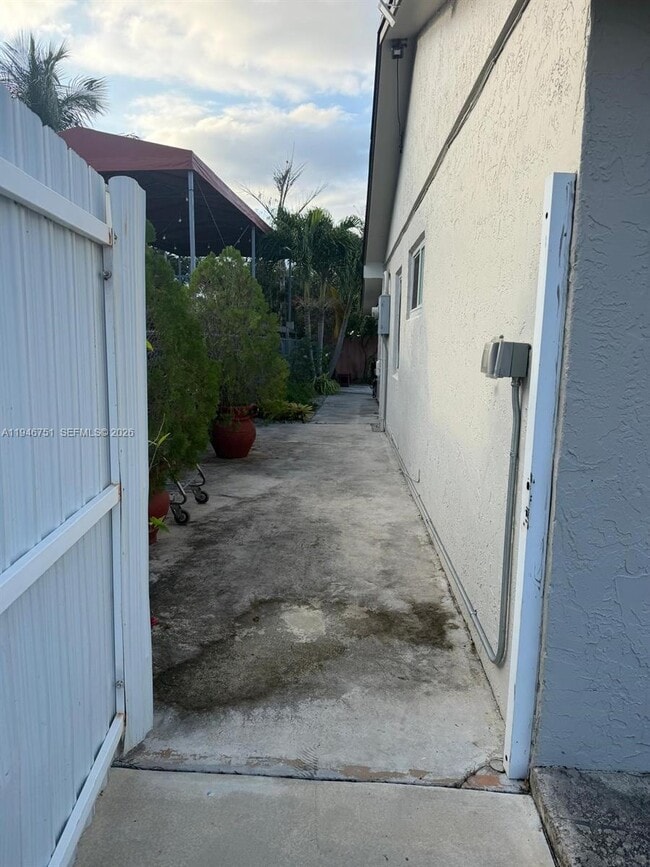 Building Photo - 5114 SW 133rd Ct Dr