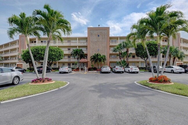 Building Photo - 4028 Newcastle B