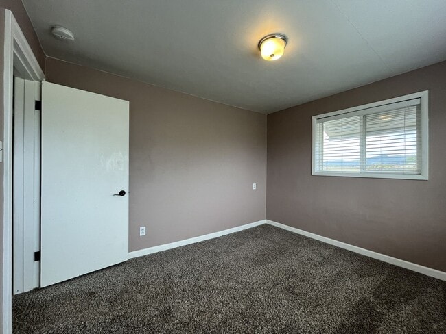 Building Photo - Comfortable Country Retreat on Verboort Road with .22-Acre Lot with Garage and Covered Parking
