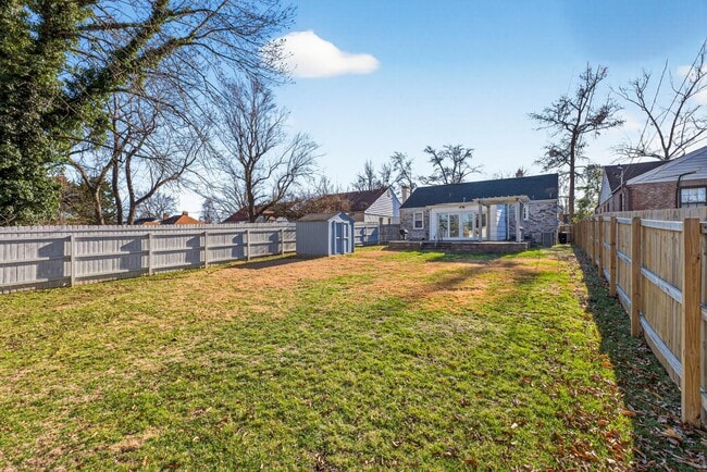 Building Photo - 8609 Rosalie Ave