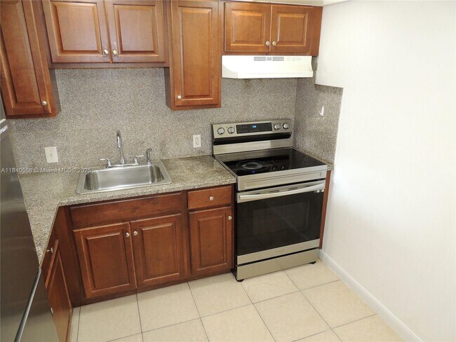 Building Photo - 13155 Ixora Ct