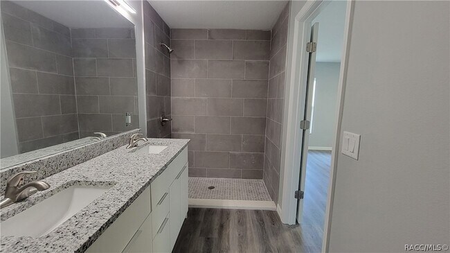 Building Photo - 7043 N Outrigger Terrace