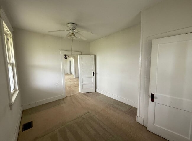 Building Photo - Charming Country Farmhouse in Elberta!