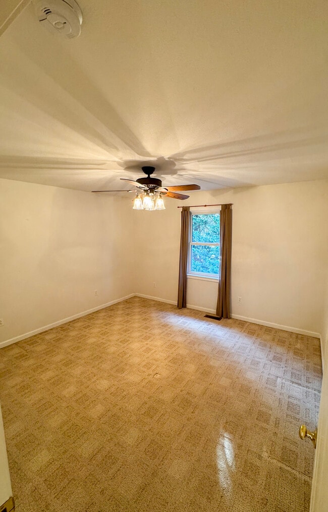Building Photo - 74 Lockes Way
