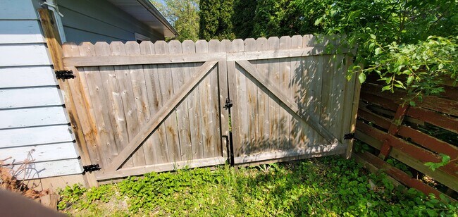 Building Photo - 1163 Higgins Ave