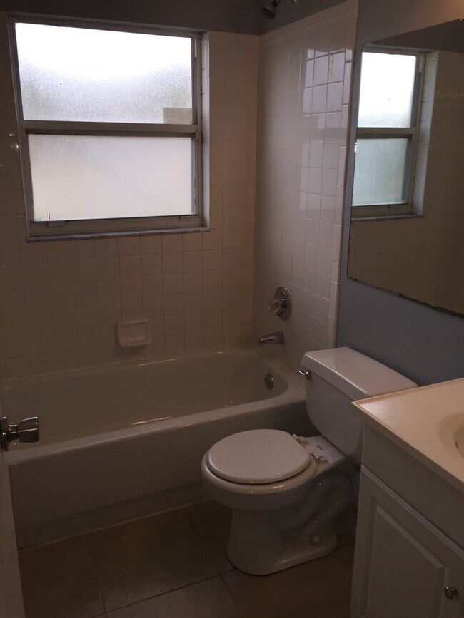 Building Photo - Lake Wales Rental!