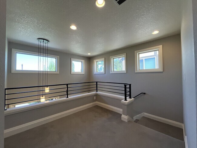 Building Photo - Elegant South Cooper Mountain Home with 4 Bedrooms, Bonus Room, Main-Level Suite & Designer Finishes