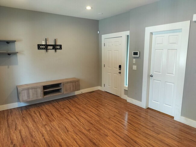 Building Photo - Modern 3 Bed 2.5 Bath Lehi Townhome Near Thanksgiving Point | 2-Car Garage