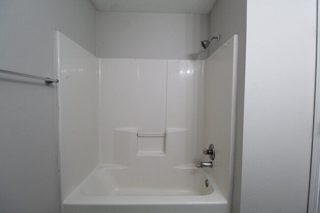 Building Photo - Updated 3BR/1BA Patio Home in Northeast Pensacola, Close to Downtown, Shopping, and Parks!