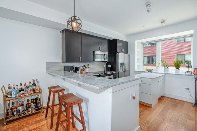 Building Photo - 1202 Jackson St NE