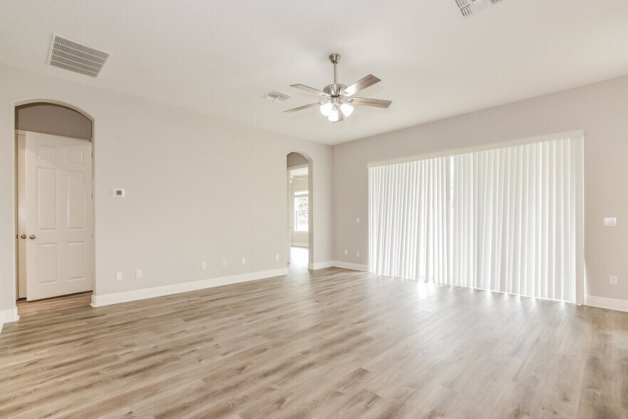 Building Photo - 1174 Green Vista Cir