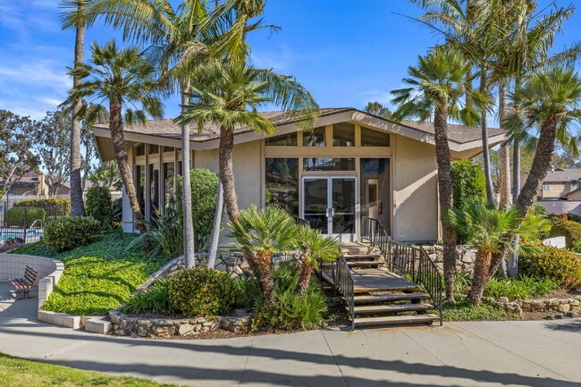 Building Photo - 4 Bedroom Condo for Rent in Ventura!