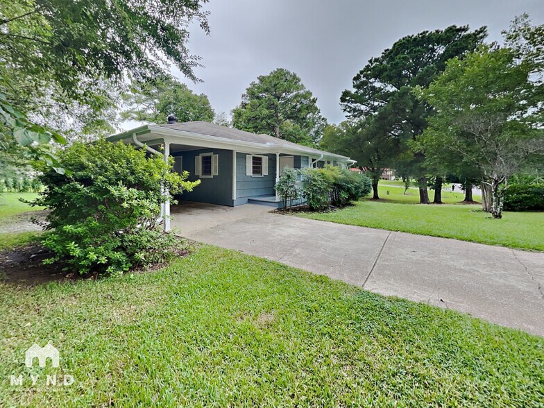 Building Photo - 921 N Highland Dr