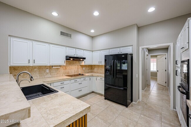 Building Photo - 13507 W Sky Hawk Dr