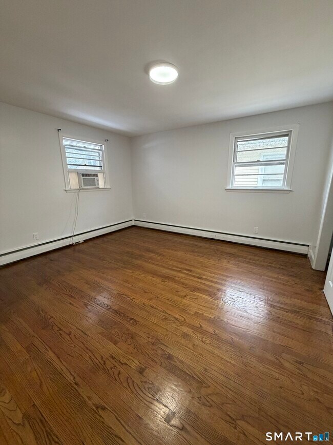 Building Photo - 582 Capitol Ave