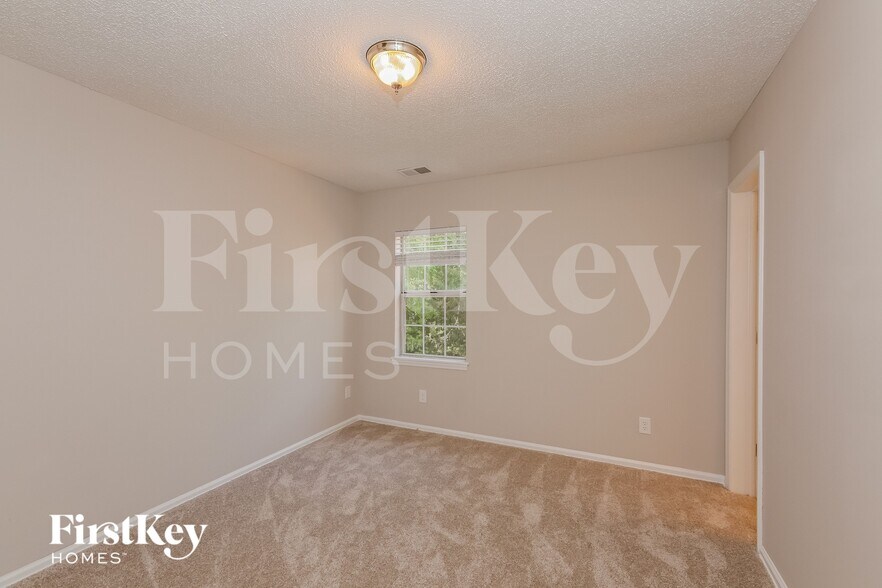 Building Photo - 13835 Poppleton Ct